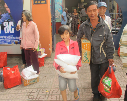 Tích cực chăm lo Tết cho người nghèo ảnh 1